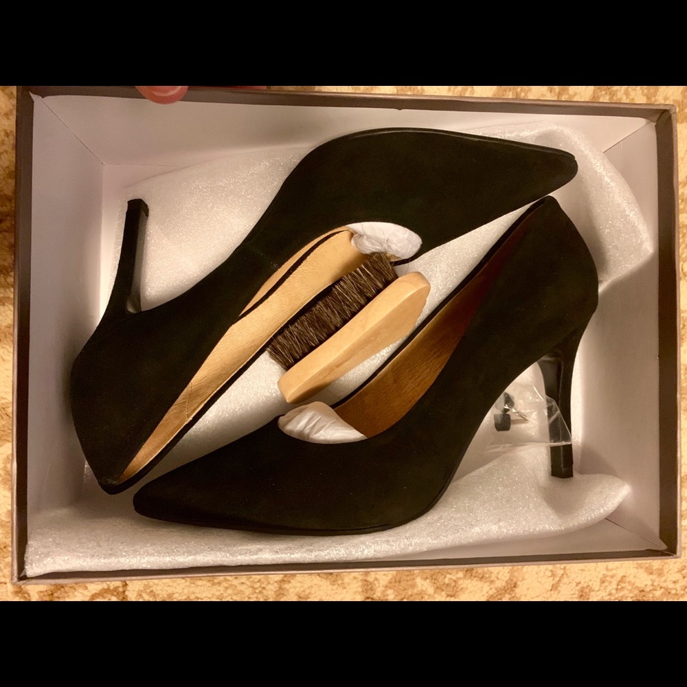 DONNAIN Natural Suede Pumps